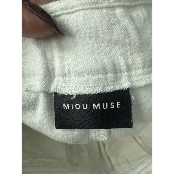 MIOU MUSE Cotton Cargo Off White Turtle Shell Button Shorts, Medium - Picture 3 of 5